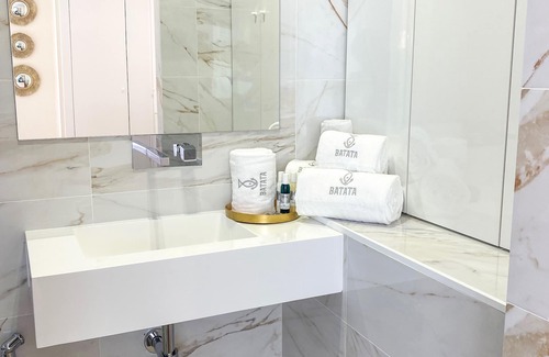 Nazare Apartment | Relax at Alojamento Batata - Peixe Papagaio with Spa & Breakfast