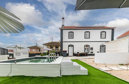Triana House | Unforgettable Oceanfront Stay at Casa de Santo António