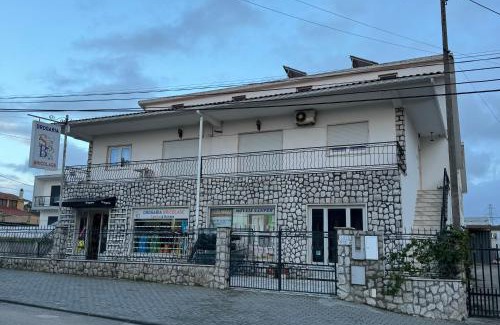 Fernao Ferro House | Guest Rated Alojamento das Laranjeiras with Family Amenities