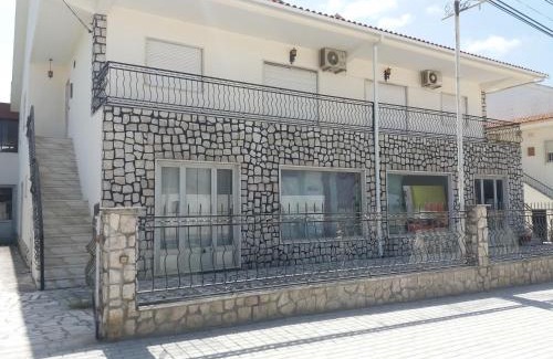 Fernao Ferro House | Guest Rated Alojamento das Laranjeiras with Family Amenities