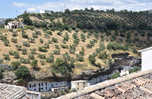 Setenil de las Bodegas House | Discover El Aroma del Dulce in Setenil de las Bodegas