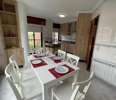 Catasol Apartment | Guest Rated: Alojamiento Apostol 2 with Hot Tub & Family Fun