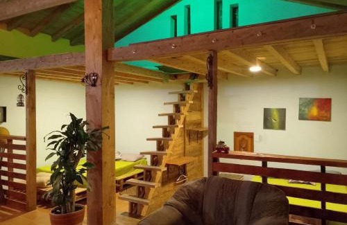 El Penol House | Pet-Friendly Cabaña El Peñol near Piedra, Guatapé - 10/10 Rated