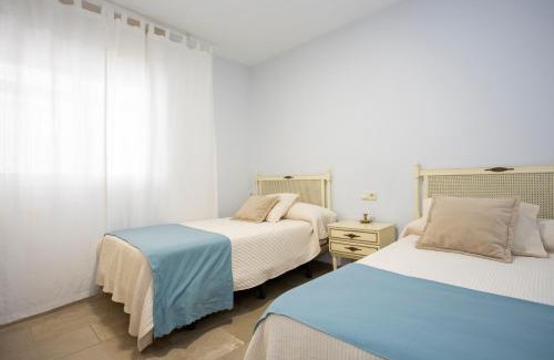 Camino de Ronda Apartment | Family-Friendly Alojamiento Camino de Ronda with Parking
