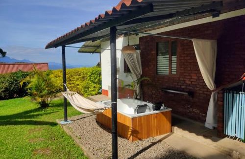 Tena House | Alojamiento Campestre con jacuzzi y quebrada