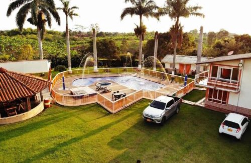 Montenegro Hotel | Relaxing Retreat at Alojamiento Campestre Hawaii with Pool