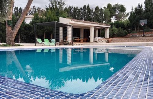 Guadamur House | Family-Friendly Stay with Pool Near Puy du Fou Toledo
