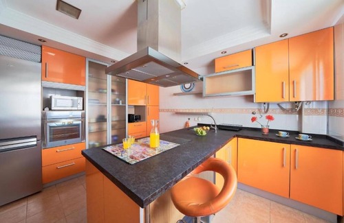 San Felipe Neri Apartment | Budget-Friendly Accommodation for 6 in Central Málaga