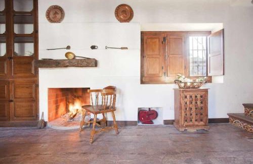 Escoznar House | Oceanfront Comfort at Alojamiento El Cortijuelo