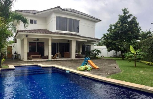 Samborondon House | Comfortable Stay in Samborondón with Pool & Pet-Friendly Options