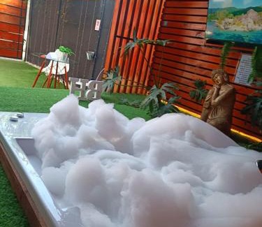 Villa Alemana Hotel | Relaxing Villa Alemana Getaway with Pool & Jacuzzi Access