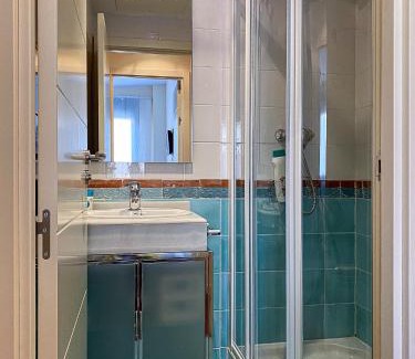 Casablanca Apartment | Ideal Getaway in Sabiñánigo with Oceanfront Pool Access
