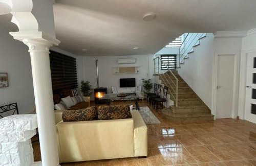 Carcheles House | Guest Rated 9.6: Alojamiento Rural Avd Sierra Mágina