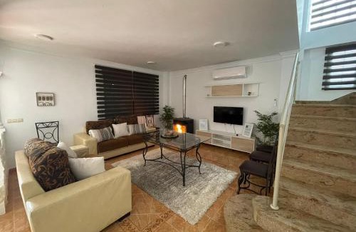 Carcheles House | Guest Rated 9.6: Alojamiento Rural Avd Sierra Mágina