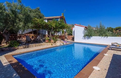 Huelma House | Relaxing Alojamiento Rural El Aguelo with Private Pool