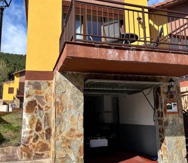 Tragacete House | Highly Rated Alojamiento Rural El Morenal for Families