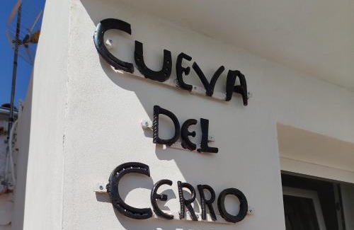 Casas del Cerro Apartment | Pet-Friendly Retreat at Alojamiento Rural Cueva del Cerro