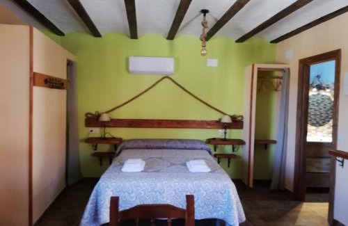 Enguidanos Hotel | Discover Alojamiento Rural Los Carriles for Your Getaway