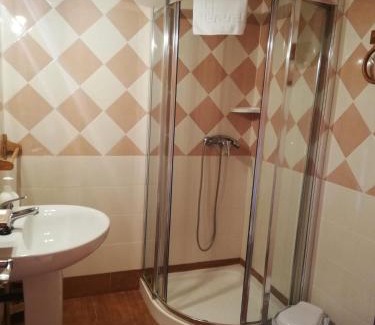 Enguidanos Hotel | Discover Alojamiento Rural Los Carriles for Your Getaway