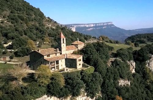 Rupit I Pruit Apartment | Inviting Allotjament Sant Joan de Fabregues with Breakfast