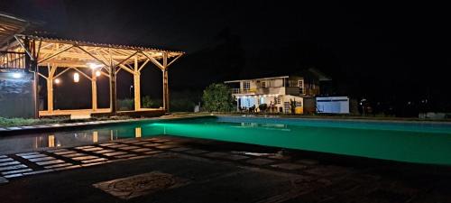 Quimbaya Cabin | Oceanfront Alojamiento Sol de Maíz with Pool & Restaurant