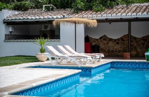 Cambil House | Experience Oceanfront Bliss at Alojamiento vacacional Loma Alta