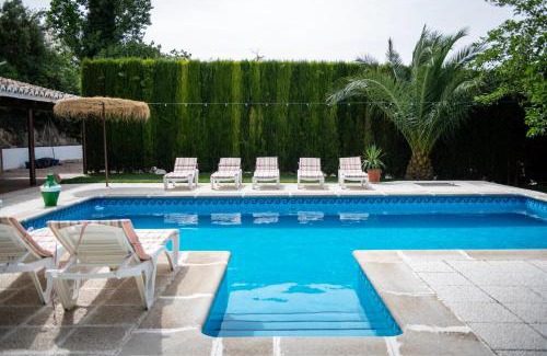 Cambil House | Experience Oceanfront Bliss at Alojamiento vacacional Loma Alta