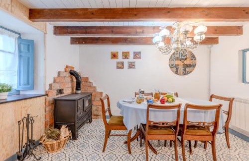 Puertas House | Pet-Friendly Retreat at Alojamientos Casa Luisa, Rated 8.8