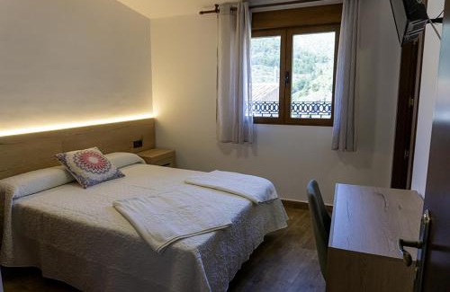 Ayna House | Experience Rural Comfort at Alojamientos Rurales Entre Rocas