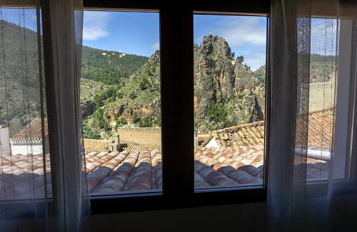 Ayna House | Experience Rural Comfort at Alojamientos Rurales Entre Rocas