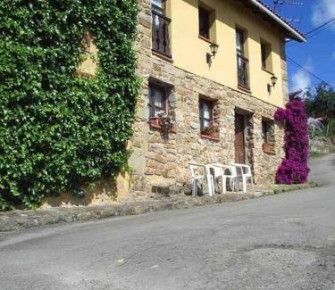 Tresvilla House | Experience Coastal Relaxation at Alojamientos Rurales Peña Crespa