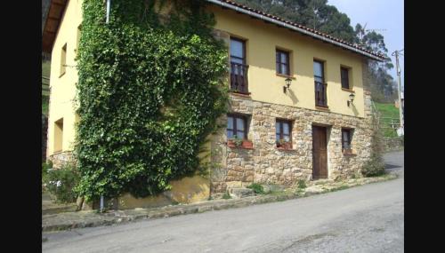 Tresvilla House | Experience Coastal Relaxation at Alojamientos Rurales Peña Crespa