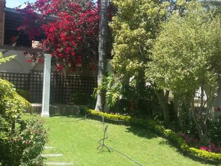 Somerset East House | Cozy Aloma House: Pet Friendly with Pool and Kitchen Amenities