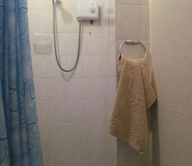 Blackpool Town Center Bed & Breakfast | Cozy Alondra Hotel: Family-Friendly with Top-Rated Service