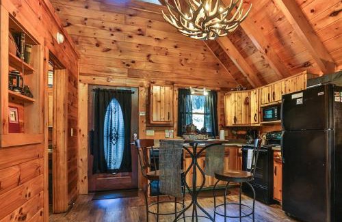 Gatlinburg - Pigeon Forge Apartment | Relax and Unwind at Alone at Last - Sage Vacations