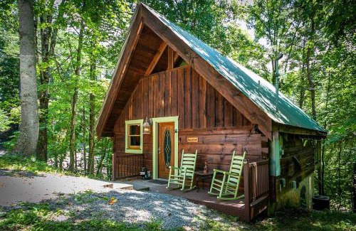 Gatlinburg - Pigeon Forge Apartment | Relax and Unwind at Alone at Last - Sage Vacations