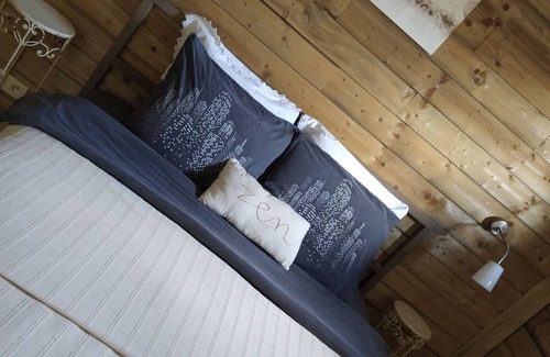 Engreux Bed & Breakfast | Tranquil B&B Along the Water with Equestrian Welcome