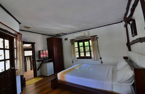 Khanom Hotel | Relax at Alongkot Beach Resort Khanom with Family-friendly Amenities
