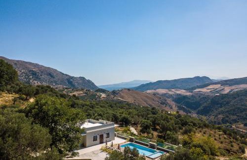 Filaki Villa | Experience Aloni Villa: Oceanfront Retreat with Pool & 9.9 Rating