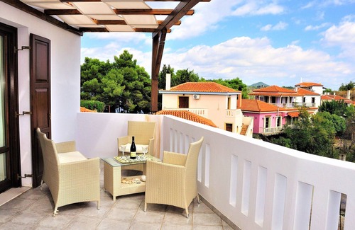 Alonissos Apartment | Experience Alonissos: Breathtaking Sea Views & Pool