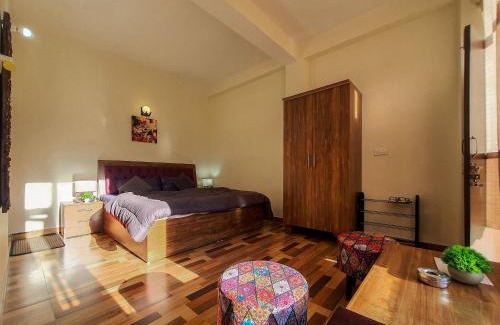 Old Manali Hotel | Top-Rated Alooma Cafe and Homestay with Breakfast Included
