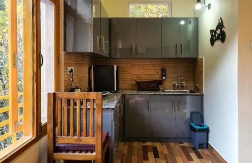 Old Manali Hotel | Top-Rated Alooma Cafe and Homestay with Breakfast Included