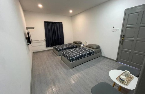 Kampung Jejawi House | Discover Alor Lanchang Roomstay: Family-Friendly Retreat
