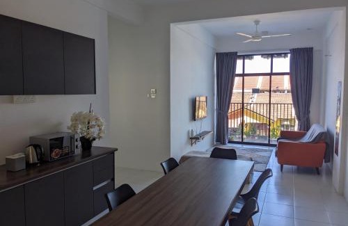 Alor Setar Apartment | Relax at Alor Setar Imperio: Rooftop Pool & Family-Friendly