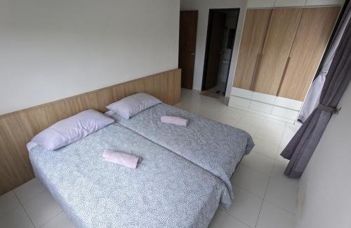 Alor Setar Apartment | Relax at Alor Setar Imperio: Rooftop Pool & Family-Friendly