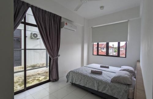 Alor Setar Apartment | Relax at Alor Setar Imperio: Rooftop Pool & Family-Friendly