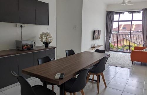 Alor Setar Apartment | Relax at Alor Setar Imperio: Rooftop Pool & Family-Friendly