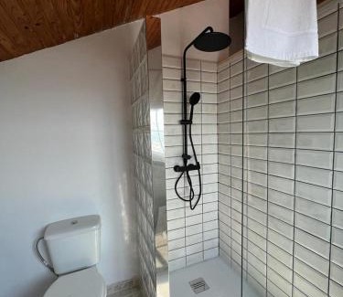 Oia House | Pet-Friendly Aloxamento A Mariña with Ocean Views & Breakfast