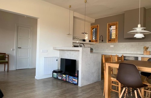 Alp House | Spacious ALP III: Family-Friendly Three Bedroom Retreat