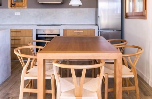 Alp House | Spacious ALP III: Family-Friendly Three Bedroom Retreat
